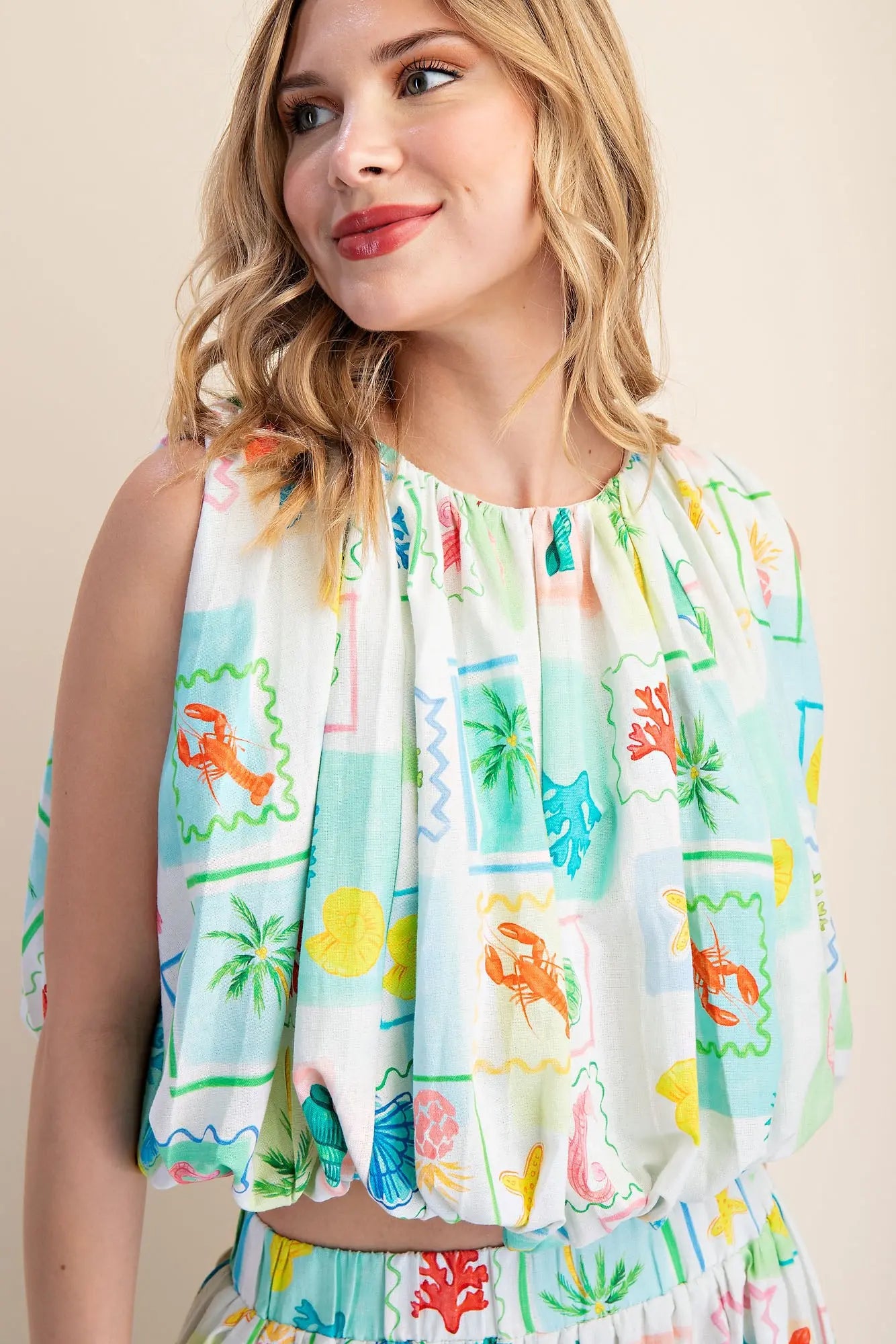 Sleeveless Pleated Crop Top – Colorful Island Stamp Print