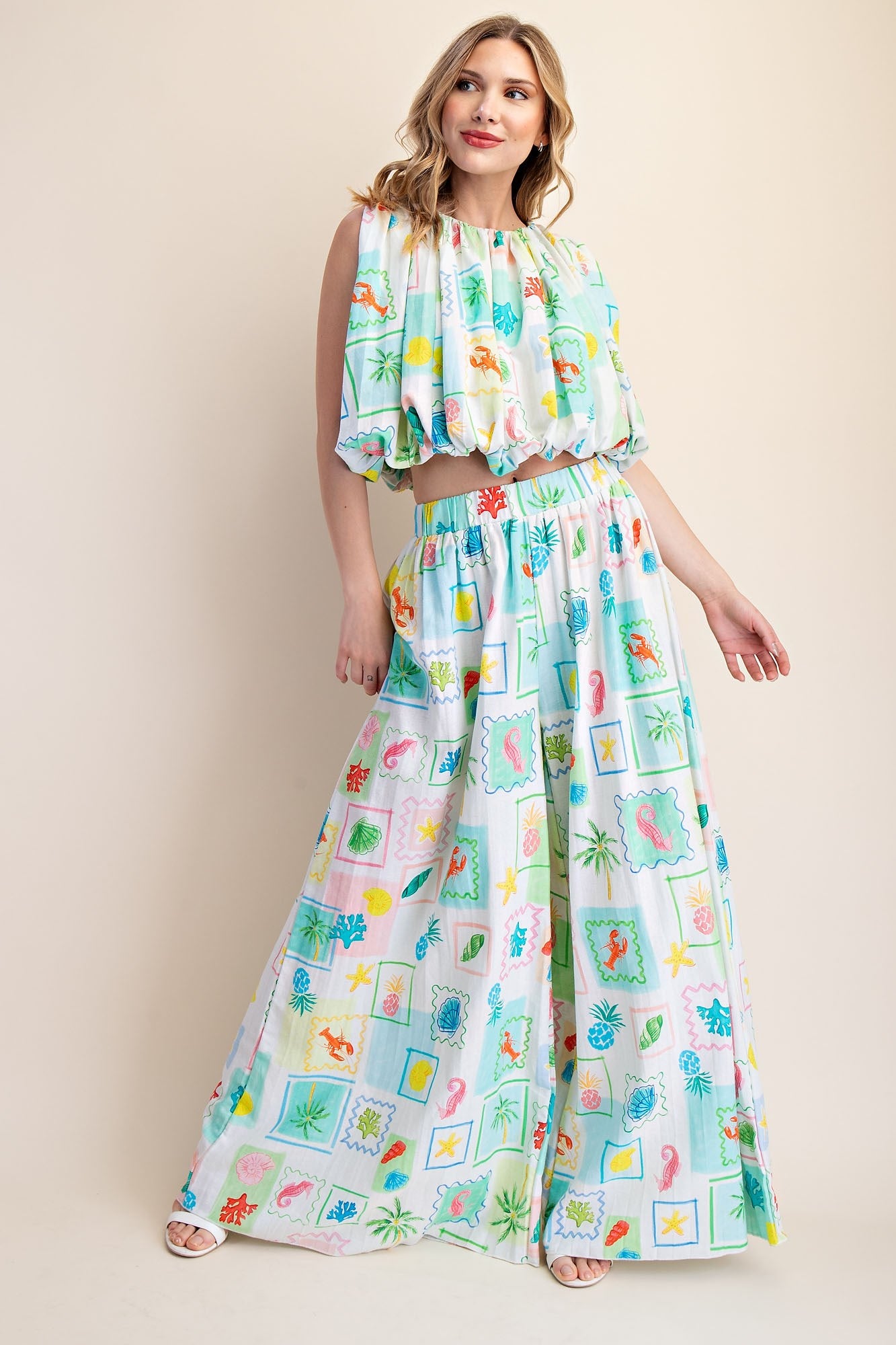 Sleeveless Pleated Crop Top – Colorful Island Stamp Print