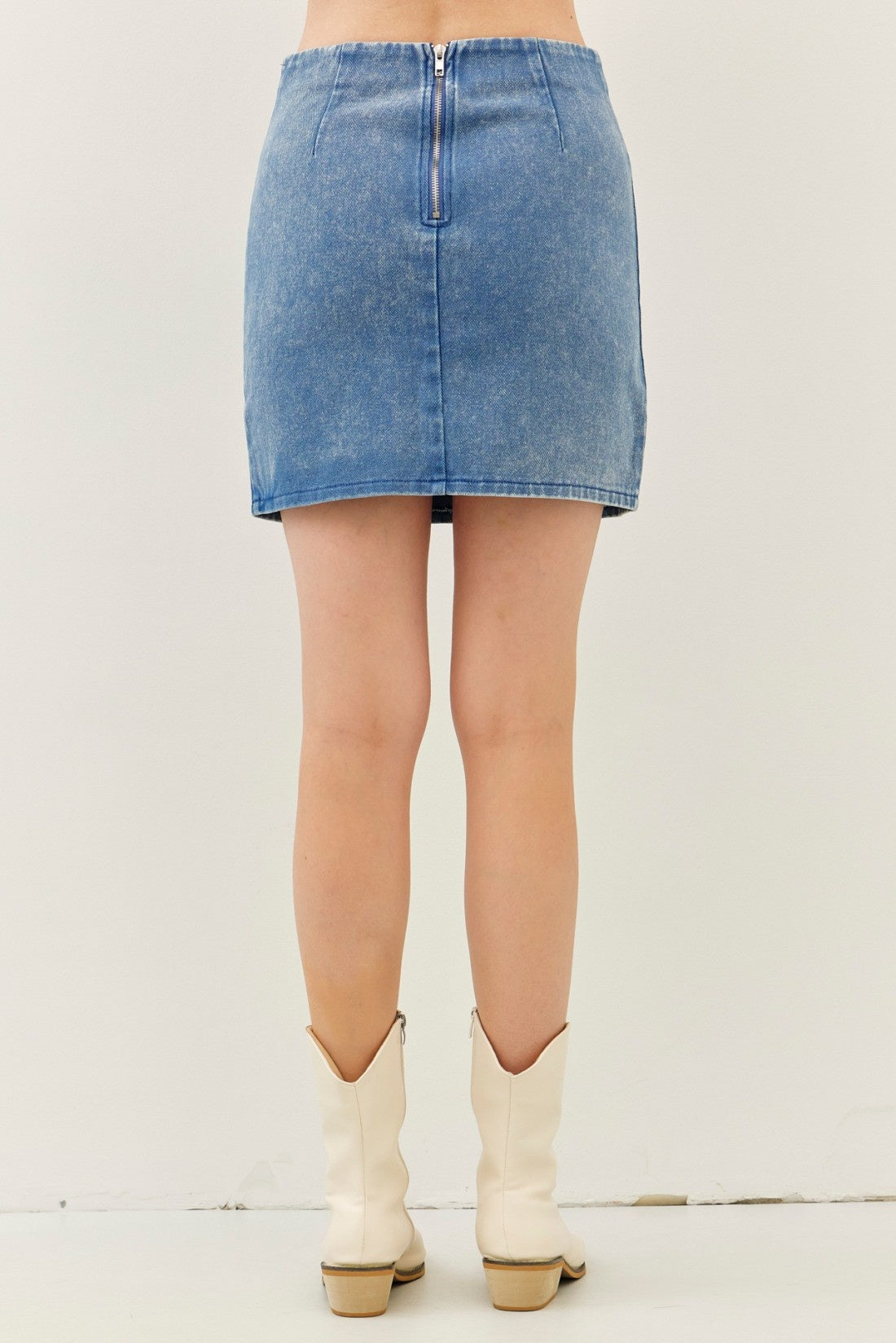 WASHED DENIM MINI SKIRT IN CONTRAST STITCH POCKETS