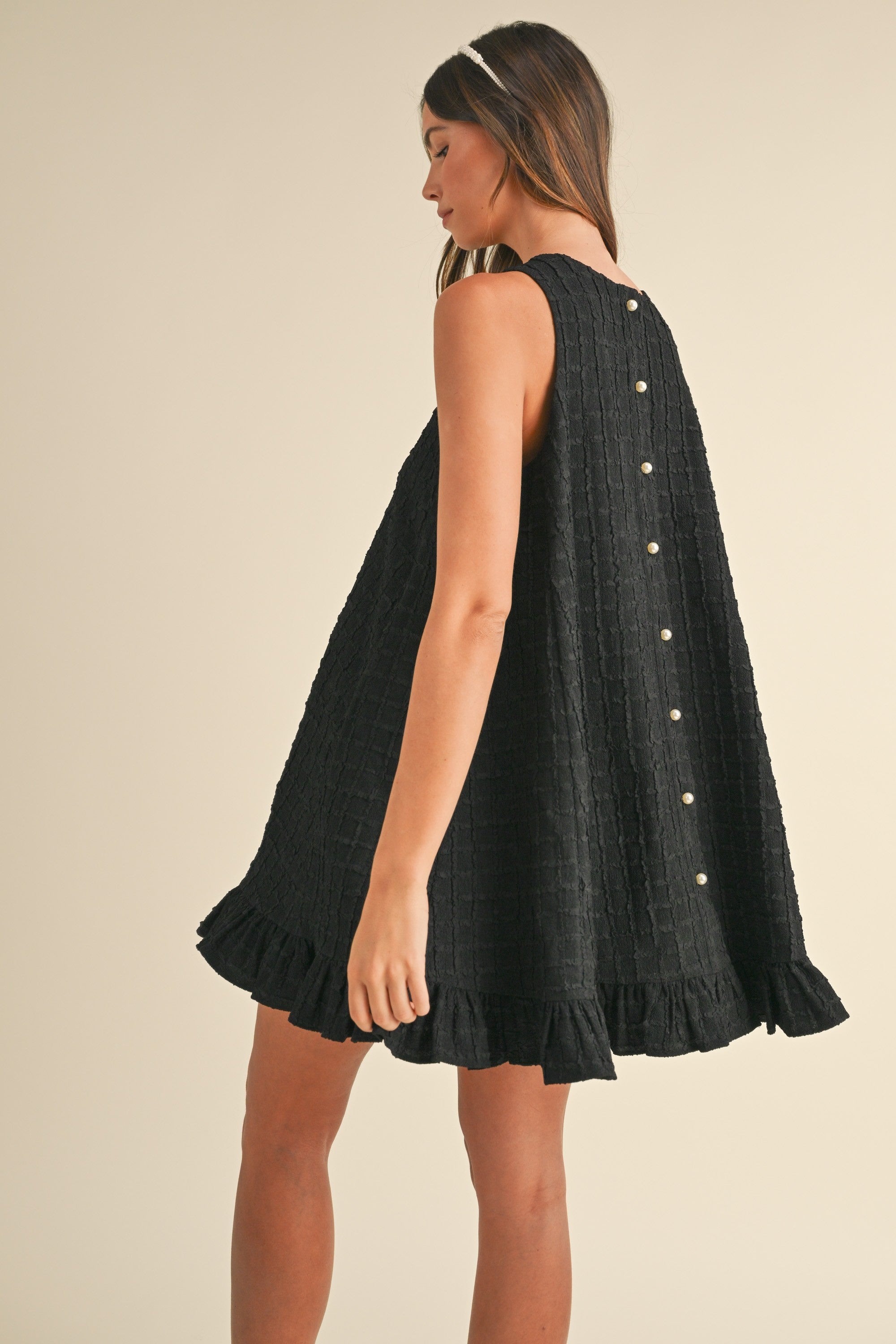 TEXTURED RUFFLE HEM SLEEVELESS MINI DRESS