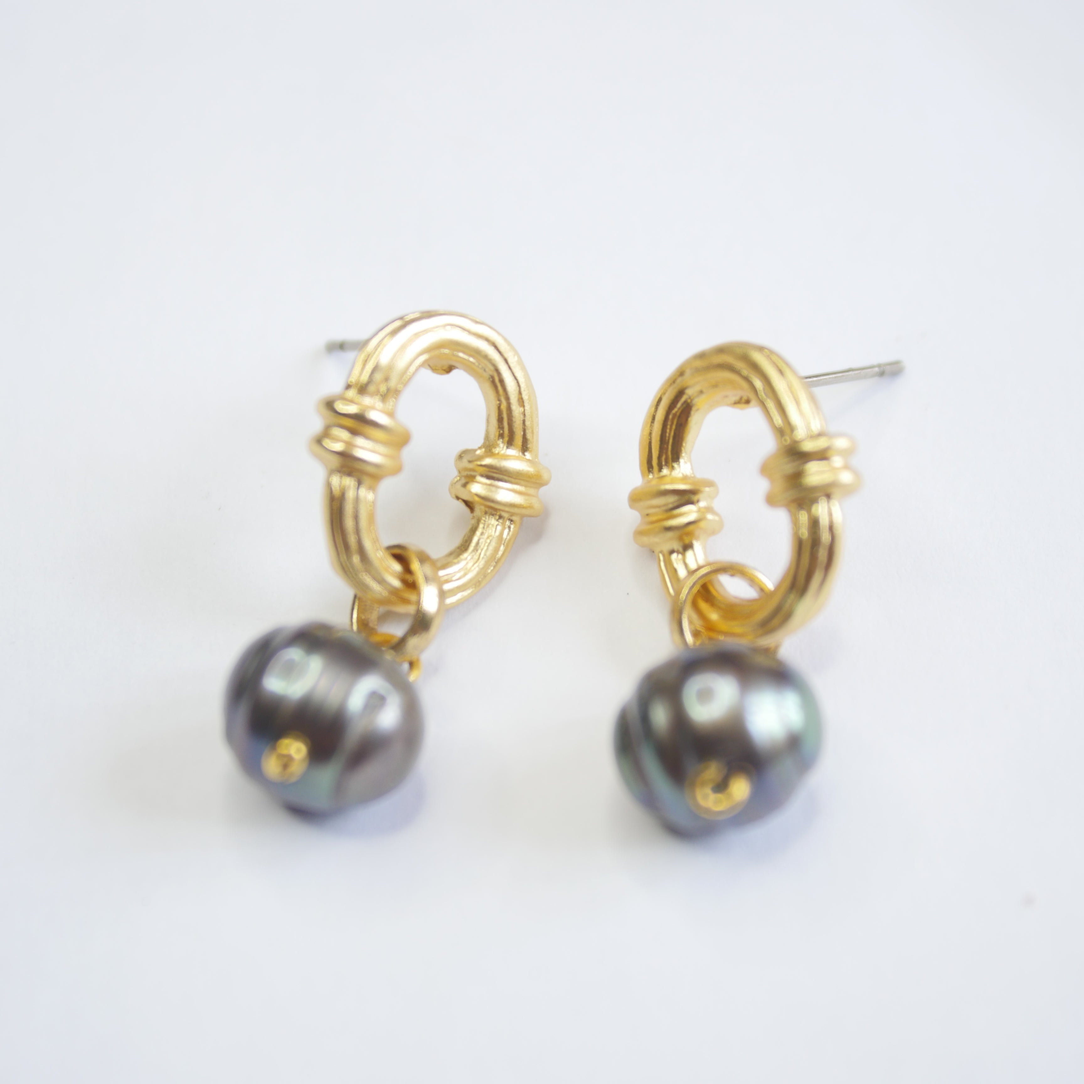 Black Pearl Drop Earrings – Elegant Freshwater Pearl Jewelry