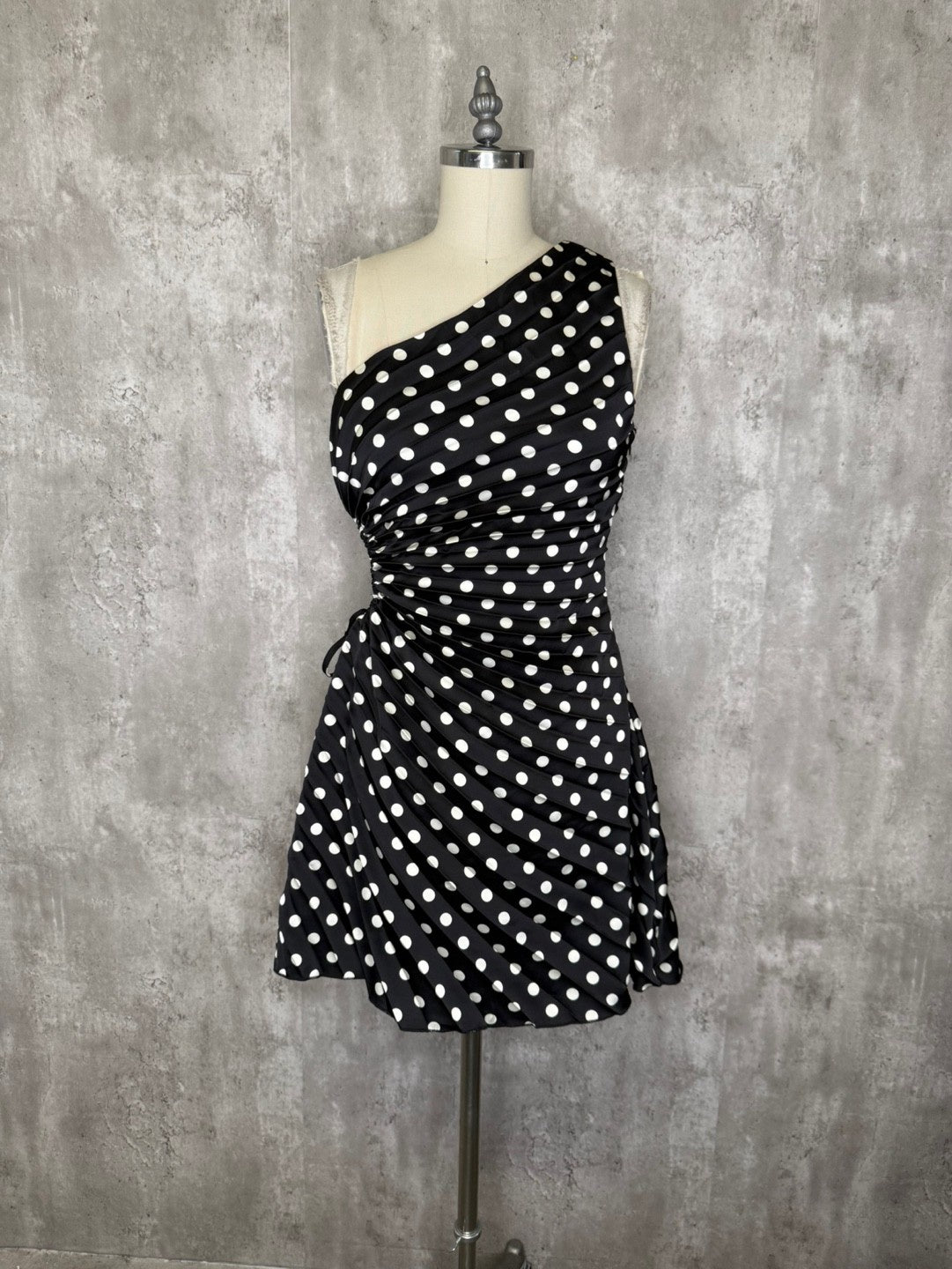 WAIST CUTOUT WITH A DRAWSTRING DETAIL ONE SHOULDER POLKA DOT MINI DRESS